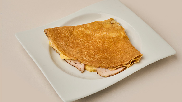 Crepe de Pavo y Queso Holandés con Salsa Dijonnaise