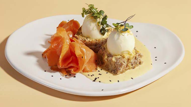 Huevos Nido con salmón (con dos huevos)
