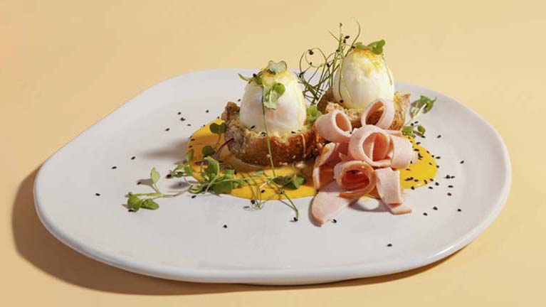 Huevo Nido Benedicto con Lomo ahumado