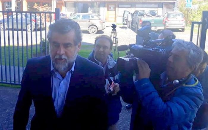 A eso de las 11:20 hrs. de la mañana de este jueves, Rodrigo Ubilla llegó al tribunal de Pucón.